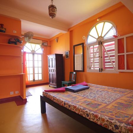 Holi-Wood Guesthouse Пондичери Екстериор снимка