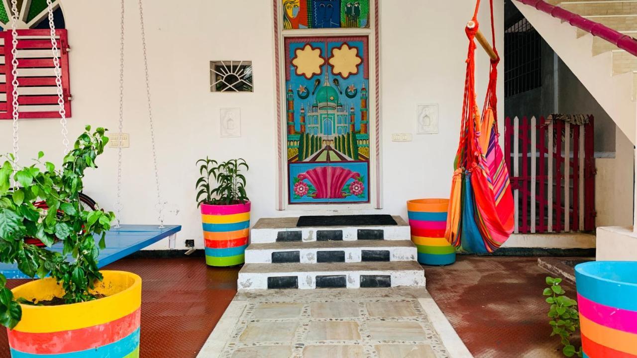 Holi-Wood Guesthouse Пондичери Екстериор снимка