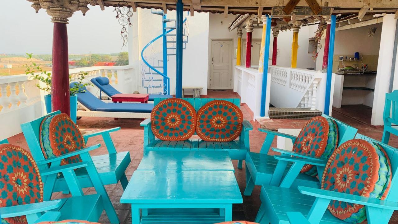Holi-Wood Guesthouse Пондичери Екстериор снимка