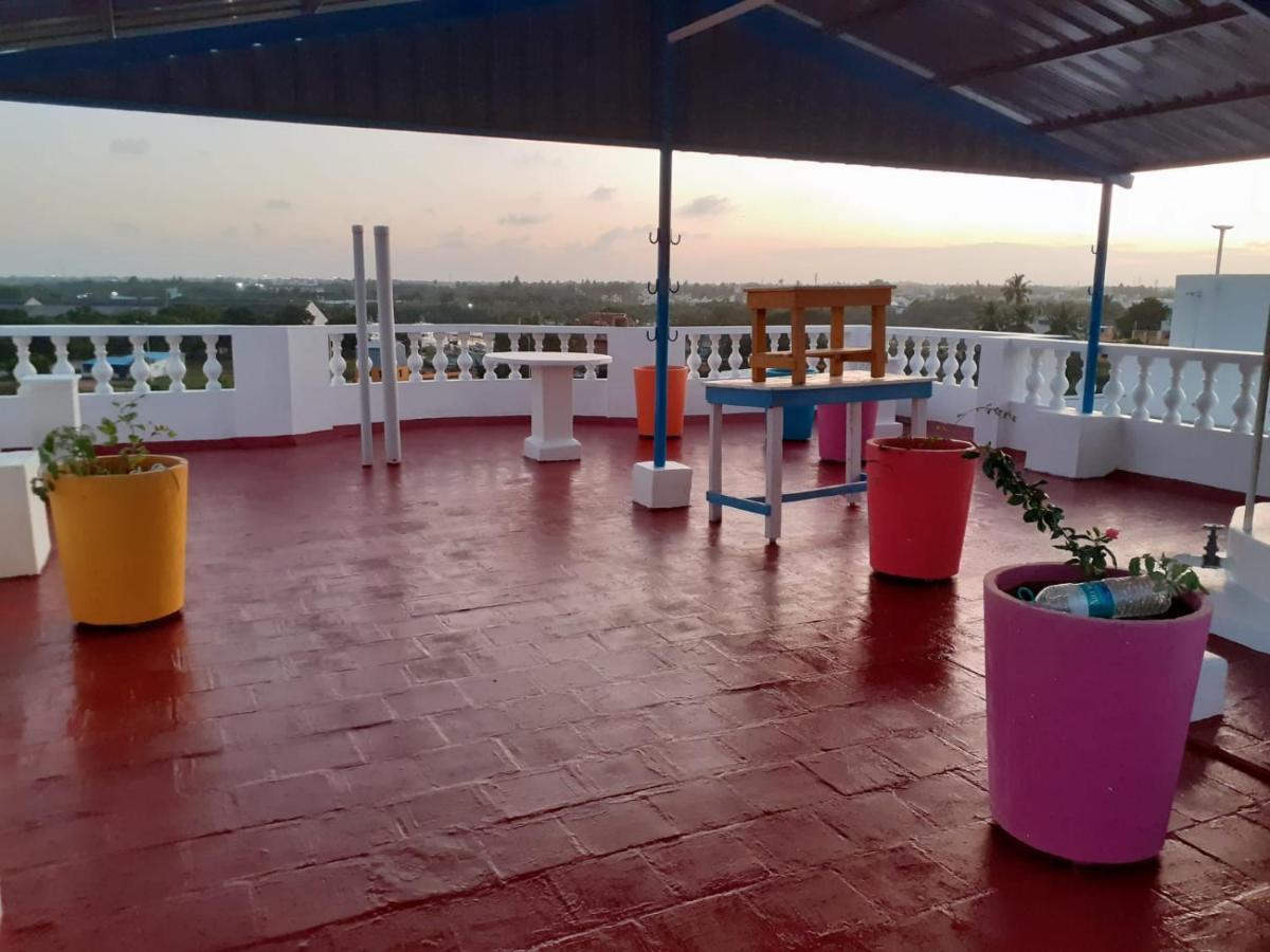 Holi-Wood Guesthouse Пондичери Екстериор снимка