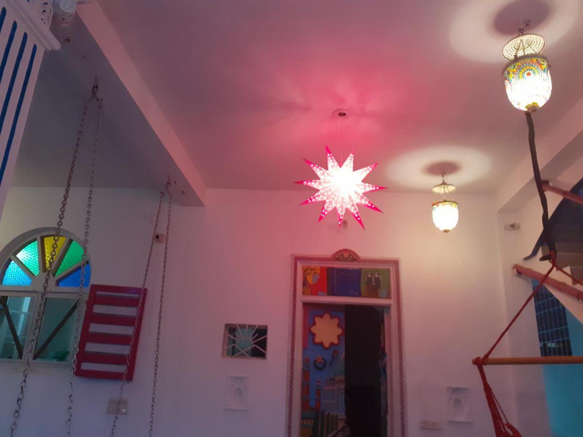 Holi-Wood Guesthouse Пондичери Екстериор снимка