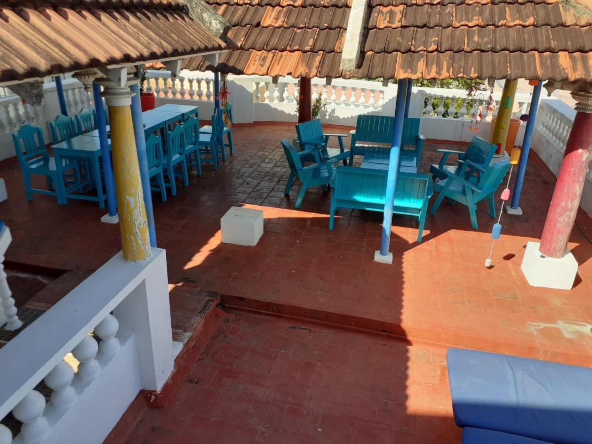 Holi-Wood Guesthouse Пондичери Екстериор снимка