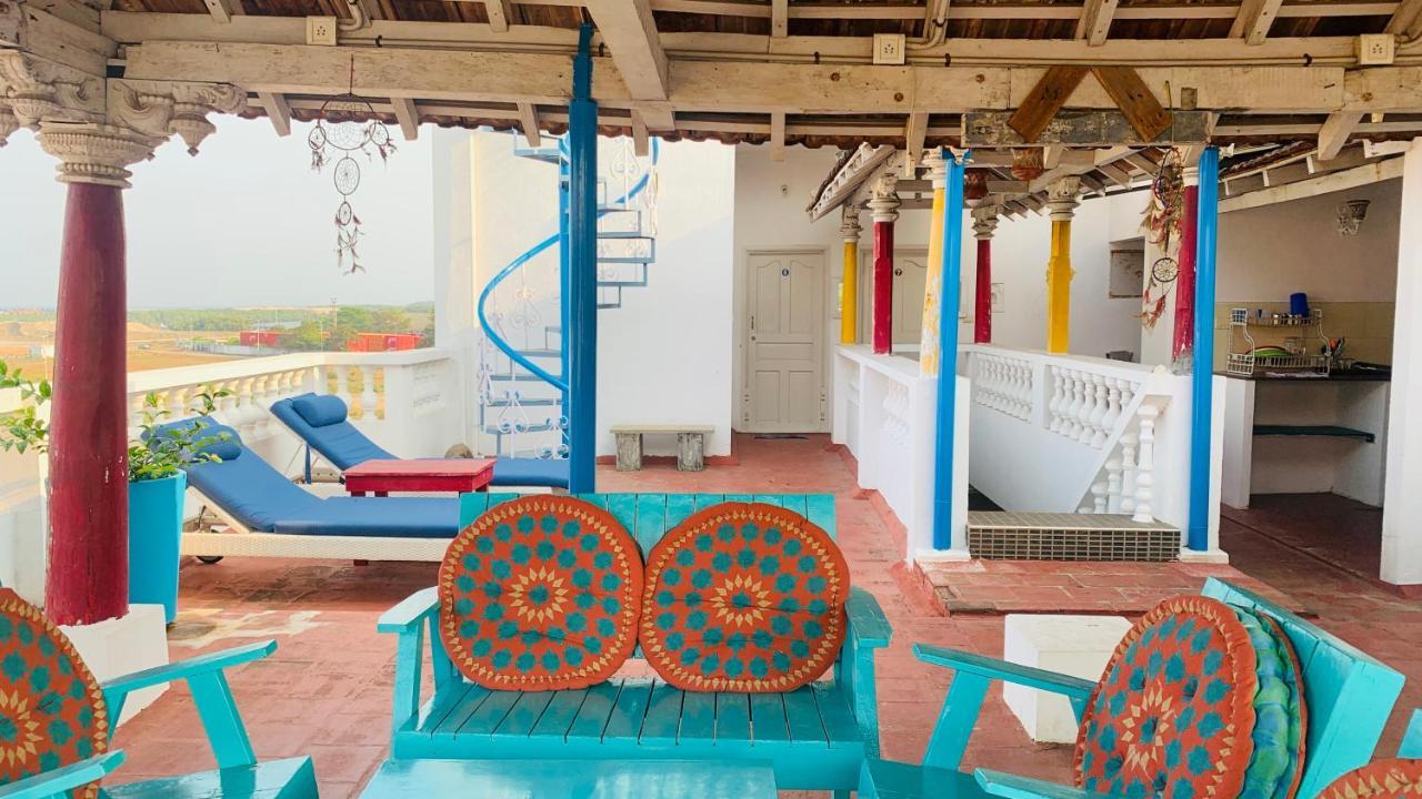 Holi-Wood Guesthouse Пондичери Екстериор снимка