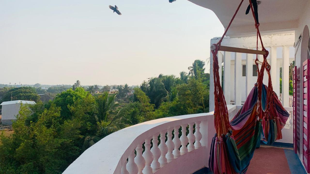Holi-Wood Guesthouse Пондичери Екстериор снимка