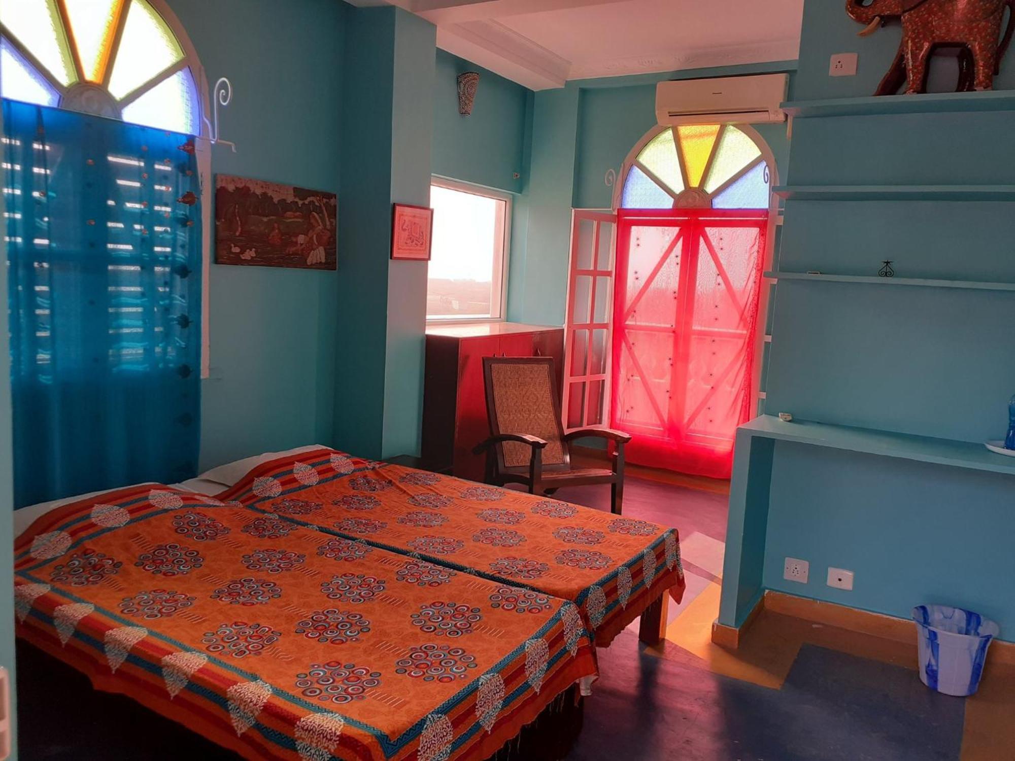 Holi-Wood Guesthouse Пондичери Екстериор снимка