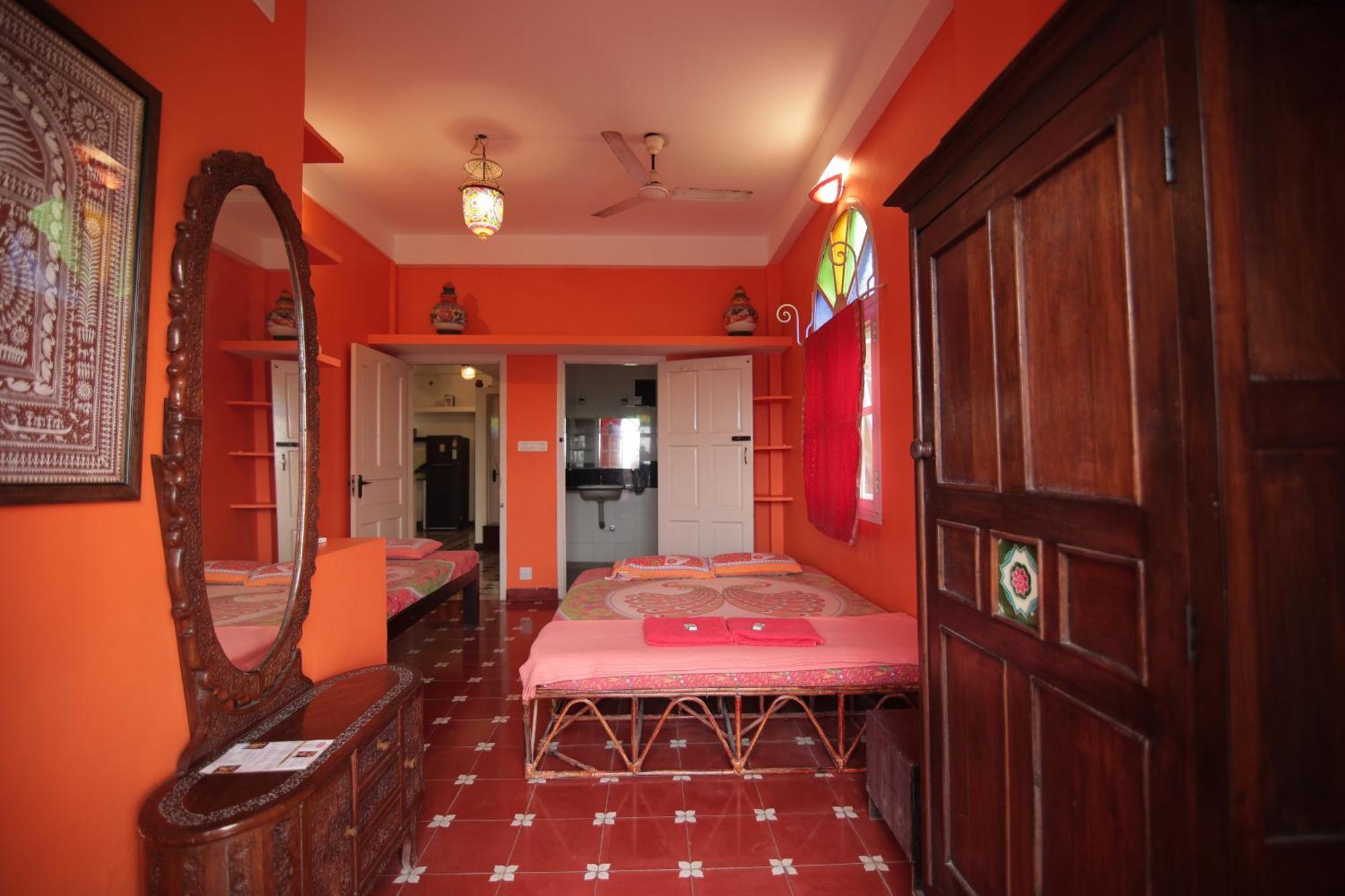 Holi-Wood Guesthouse Пондичери Екстериор снимка