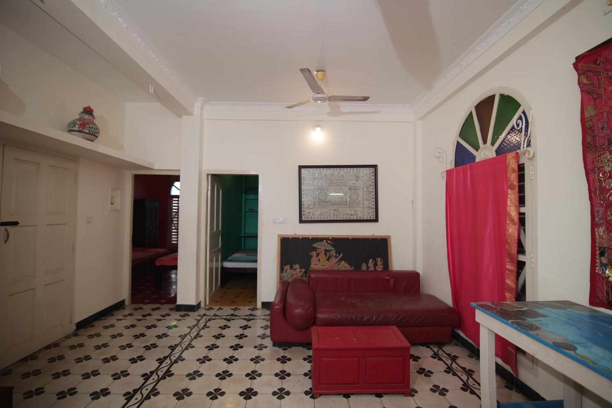 Holi-Wood Guesthouse Пондичери Екстериор снимка
